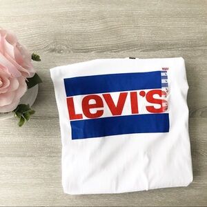 Levi’s graphic tee shirt✨